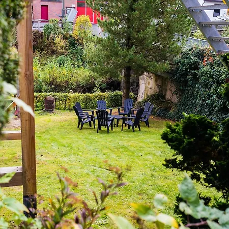 Large Detached In With Garden Holiday home *