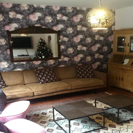 펜션 Large Detached In With Garden 빌링겐
