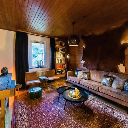 Large Detached In With Garden