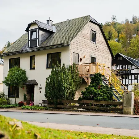 펜션 Large Detached In With Garden *