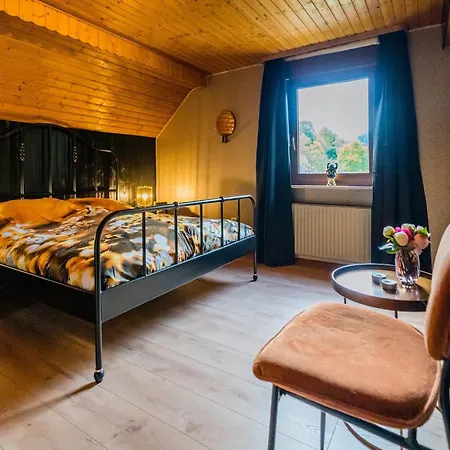 Large Detached In With Garden *